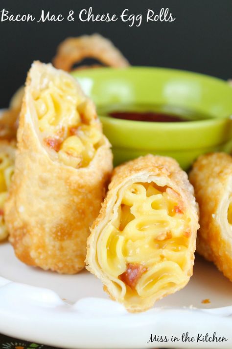 21 Mac And Cheese Recipes That Will Blow Your Kids' Minds Cheese Egg Rolls, Best Mac N Cheese Recipe, Bacon Mac And Cheese, Bowl Party Food, Creamy Mac And Cheese, Egg Roll Recipes, Superbowl Party Food, Mac Cheese, Super Bowl Food