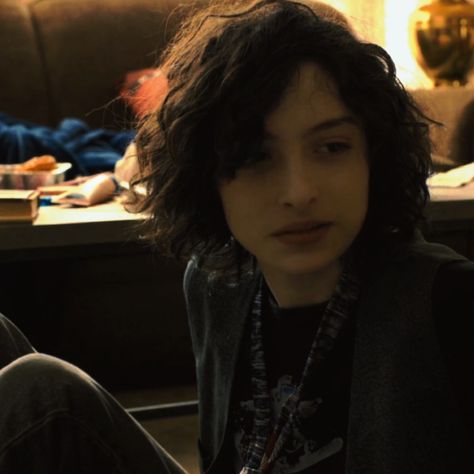 Older Boris Pavlikovsky, The Goldfinch Matching Pfp, Boris Pavlikovsky Icons, Finn Wolfhard The Goldfinch, Boreo Goldfinch Matching Pfps, Finn Wolfhard Goldfinch, Boris The Goldfinch, Boris Pavlikovsky, Hard Photo