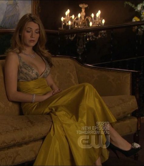 Gossip Girl (like the idea of the dress and the colors but not so much revealing) Gossip Girl Dresses, Gossip Girl Party, Serena Van Der Woodsen Style, Blake Lively Gossip Girl, Gossip Girl Serena, Blair And Serena, Blake Lively Style, Serena Van Der, Gossip Girl Outfits