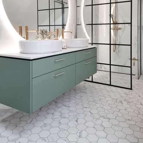 Lovely bathroom > Project with Hex Calacatta 26,5x51 cm · Porcelain Tile #ceramica #madeinspain #tileofspain #porcelain #design #project #decoracion #bathroomdesign #hexagontiles #marbletiles #homedecor #homeinteriors #interiors #decor #architecture #interiordesign #tiledesign #ihavethisthingwithtiles Calacatta Hexagon Tile Bathroom, Hex Bathroom Floor, Hexagon Flooring, Hex Tile Floor, Calacatta Tile, Bathroom Tiles Combination, Hexagon Tile Bathroom, Hexagon Tile Floor, Porcelain Design