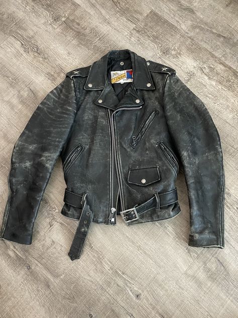 Metal Vest, Schott Jacket, Schott Perfecto, Motorcycle Jackets, Men's Outerwear, Motorcycle Gear, Basic Outfits, Mens Outerwear, Western Outfits