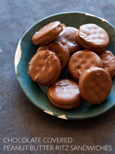 A recipe for Chocolate Covered Peanut Butter Ritz Sandwiches. Chocolate Covered Peanut Butter Ritz, Hockey Treats, Ritz Sandwiches, Chocolate Melts, Spoon Fork Bacon, Hockey Pucks, Chocolate Covered Peanuts, Peanut Butter Sandwich, Peanut Butter Filling