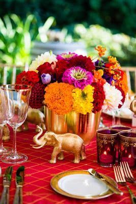 Indian Brunch, Thai Party, Moroccan Wedding Decor, Indian Party Themes, Indian Sangeet, Diwali Wallpapers, Bollywood Night, Hindu Weddings, Indian Table