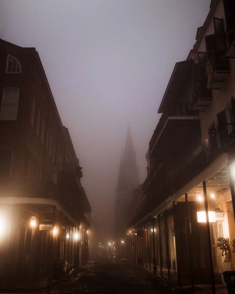 Mood. I'll never get over the vibe a bit of fog adds to the French Quarter. | Instagram Haunted New Orleans Aesthetic, 1930s New Orleans, 1920s New Orleans Aesthetic, French Quarter Aesthetic, New Orleans Aesthetic French Quarter, French Room Aesthetic, New Orleans Aesthetic, Logo Class, Honey Swamp