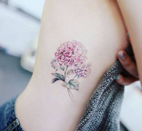 Pink hydrangea tattoo on the side Hydrangea Tattoo, Typography Tattoo, Muster Tattoos, Inspiration Tattoos, Delicate Tattoo, Tattoo Equipment, Tattoo Feminina, Subtle Tattoos, Pattern Tattoo