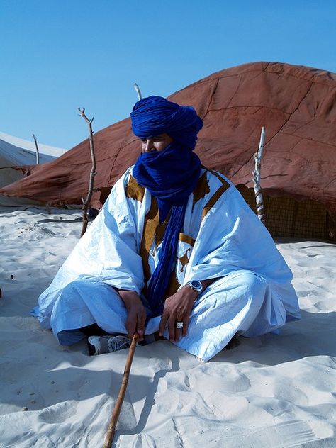 tuareg Costume Headpieces, Beautiful Morocco, Tuareg People, Desert Sahara, Human Photography, African People, Orange Aesthetic, Green Collection, Indigenous People