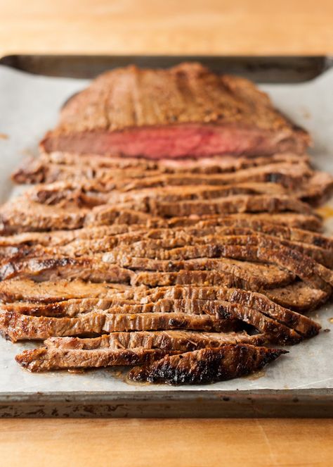 How To Cook Flank Steak in the Oven — Cooking Lessons from The Kitchn Flank Steak In The Oven, Flank Steak Oven, Cook Flank Steak, Steak In The Oven, Skirt Steak Recipes, Steak In Oven, Flank Steak Recipes, Recipes Oven, Sandwiches For Lunch