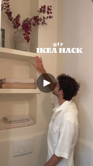 Cheap Hacks Home Decor, Ikea Shelf Decor Ideas, Lack Ikea Shelf, Enhet Ikea Hack, Ikea Lack Shelf Ideas, Ikea Shelf Decor, Ikea Renovation, Bureau Hack Ikea, Etagere Diy