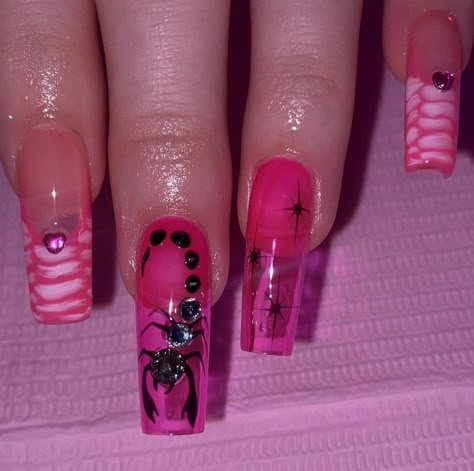 Nail Underside, Emo Halloween Nails, Creepy Cute Nails, Stitched Nails, Weirdcore Nails, Textured Nail Designs, Weird Nail Ideas, Trashy Nails, Scene Nails