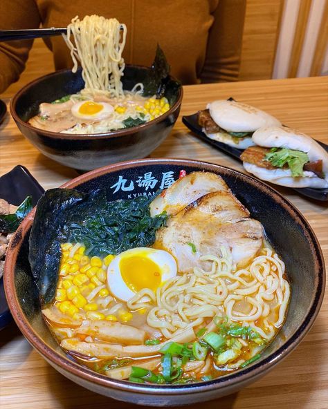 Chinese Ramen, Japanese Food Illustration, Bowl Of Ramen, Tonkotsu Ramen, Homemade Ramen, Pork Buns, Japanese Ramen, Ramen Bowl, Travel Pics