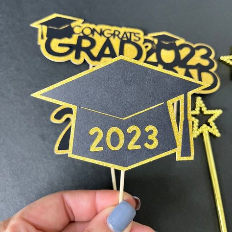 College Party Decor, Class Of 2023 Graduation, Mini Hamburgers, Graduation Cupcake Toppers, Graduation Party Decorations, College Party, Graduation Cupcakes, Mini Sandwiches, 2023 Graduation