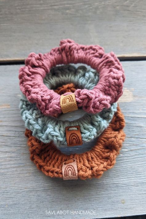 Crochet Crunchies, Crochet Crunchy, Crochet Hair Tie, Scrunchies Crochet, Romantic Accessories, Crochet Scrunchie, Crochet Scrunchies, Crochet Necklace Pattern, Crochet Patterns Free Beginner