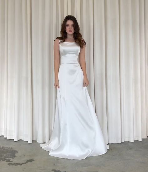 White Simple Prom Dress, Satin Dresses White, Satin White Dress Long, Simple White Prom Dress, Simple Silk Wedding Dress, White Bridal Dress, Corset Fashion Outfits, White Dresses Graduation, Wedding Dress White