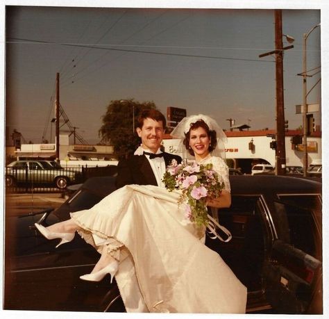 Groom Holding Bride, 80s Wedding, Wedding Dress Trends, Vintage Bride, Photo Wedding, Wedding Mood, Wedding Couple, Wedding Pics, Beautiful Wedding Dresses