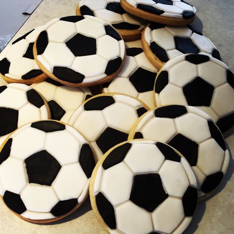 Football Biscuits, Boys Football Party, Kids Football Parties, Football Party Bags, Boys Football, Wedding 2025, Football Kids, Football Party, Football Boys