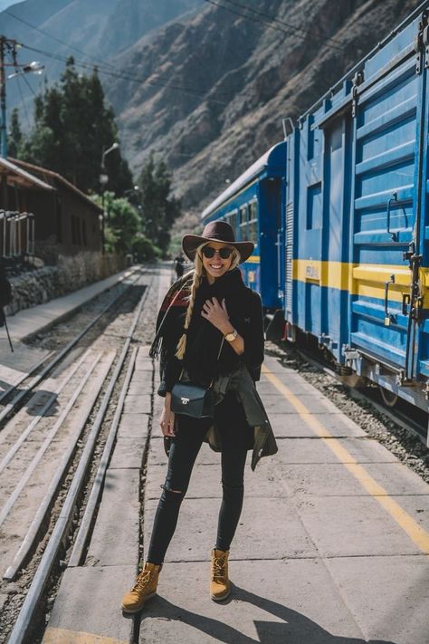 Macchu Picchu Outfit, Peru Outfits Travel, South America Travel Outfit, Cusco Peru Outfit, Machu Pichu Outfits, Cuzco Peru Outfit, Outfits Cusco Peru, Peru Outfit Travel For Women, Machu Pichu Travel