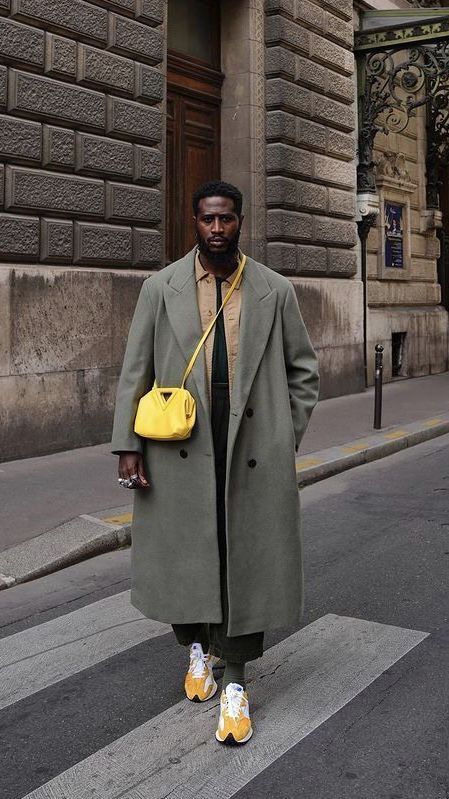 Baggy Coat Outfit, Oversized Coat Men, Overcoat Men Outfit Street Styles, Mens Style 2023, Men Paris Fashion, Spiritual Fashion, Trench Coat Men, Winter Outfits Men, Herren Outfit