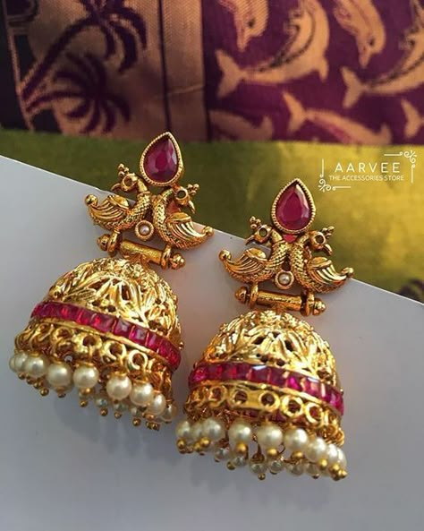 Sparkling Fashion: Gold Jhumka Earring designs latest 2019/ Gold buttalu Gold Ear Rings Designs Latest, Gold Ear Rings Designs, Gold Buttalu, Gold Ear Rings, Matte Gold Jewelry, Gold Jhumka, Antique Gold Earrings, Gold Jhumka Earrings, Flower Earrings Gold