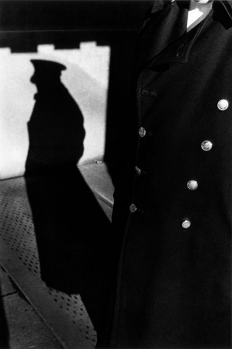 Ralph Gibson, Andre Kertesz, Ancient Mariner, Animation Inspiration, Camera Obscura, Study Photography, Man Stuff, Shadow Play, Bnw Photography