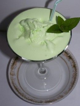 Grasshopper Ice Cream Drink Recipe. If you're from WI, this is your after dinner drink at the restaurant. Grasshopper Drink Recipe, Grasshopper Drink, Grasshopper Recipe, Ice Cream Drink, Ice Cream Cocktails, Frozen Drink Recipes, Ice Cream Drinks, Alcoholic Desserts, Frozen Drink