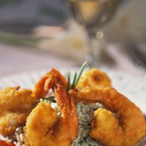 Turn fried shrimp into a healthy dish without sacrificing the crunchy texture. Shrimp Oven, Frying Shrimp, Fry Shrimp, Fried Shrimp Recipes, Jerk Shrimp, Breaded Shrimp, Grilled Shrimp Recipes, Oven Fried, Shrimp And Rice