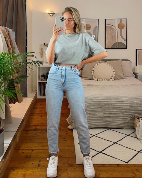 Zara Mom Jeans Outfit, Zara Jeans Outfit, Zara Mom Jeans, Mom Jeans Outfit, Comfy Outfit, Jeans Outfits, Jeans Outfit, Zara Jeans, Pants Outfit