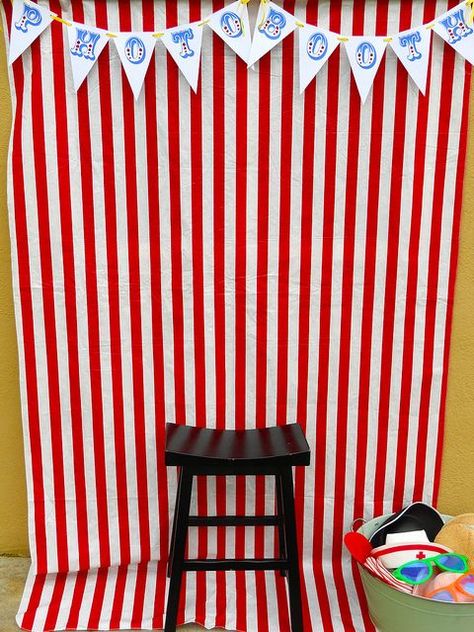 Circus Birthday by BambinaMia, via Flickr /karenzme/ how happy would this reception make you? hahaha Diy Party Photo Booth, Decor Photobooth, Thema Party, Circus Carnival Party, Carnival Ideas, Circus Theme Party, Potluck Party, Carnival Birthday Party, Carnival Themed Party