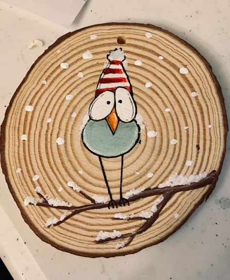 Wood Slice Angel Ornament, Painting Wood Slices Christmas, Christmas Woodslice Ornaments, Wood Slice Art Paint Easy, Christmas Wood Ornament Ideas, Wooden Slices Ideas Christmas, Diy Wood Ornaments Craft Ideas, Christmas Painting Ornaments, Christmas Wooden Ornaments Painted