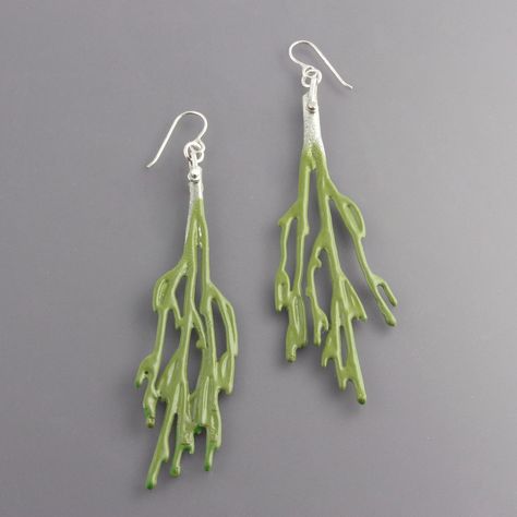 Seaweed Accessories, Seaweed Earrings, Hood Jewelry, Reuse And Recycle, Polymer Crafts, Coral Earrings, Artisan Earrings, Design Cool, Reduce Reuse