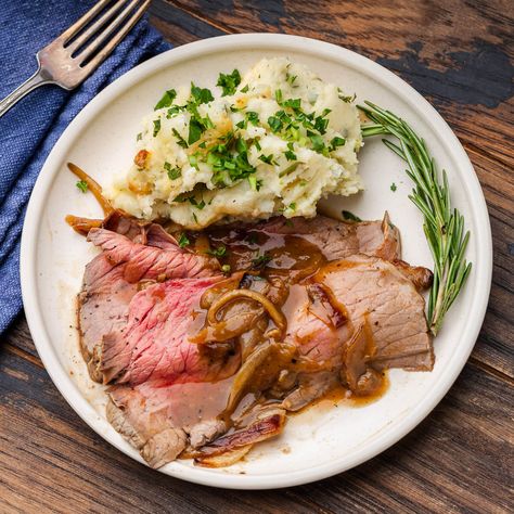 Simple, delicious, and holiday worthy, Beef Top Round Roast with Onion Gravy is truly one of the best main dishes you can serve! Sip And Feast Recipes, Top Round Roast, Oven Bakes, Italian Beef Stew, Pizza Sides, Sip And Feast, Feast Recipes, Beef Tip Recipes, Classic Pot Roast