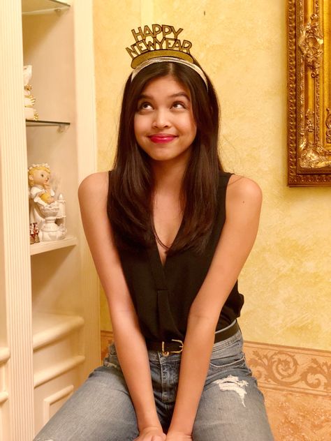 Maine Mendoza Outfit, Maine Mendoza, Alden Richards, Gma Network, Contemporary Books, Variety Show, Theme Song, Mendoza, Girl Crush