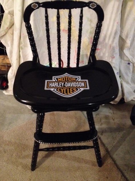 A Harley Davidson-inspired high chair. The expectant parents loved it. Motorcycle Nursery, Biker Decor, Harley Baby, Harley Davidson Decor, Biker Baby, Harley Davidson Baby, Harley Davidson Art, Baby Momma, Dear Baby