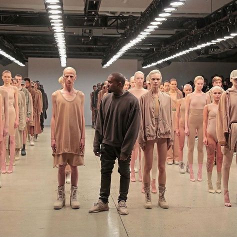 kanye west’s yeezy season 2 at new york fashion week (2015) - #kanyewest #ye #yeezy #yeezyseason #kanye #thelifeofpablo #yeezyboost #newyorkfashionweek #fashionweek #flawdforge Kanye West Photo, Vanessa Beecroft, Yeezy Season 1, Yeezy Season 3, Kanye Yeezy, Kanye Fashion, Kanye West Style, Yeezy Fashion, Yeezy Outfit