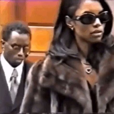 Kim Porter, Black 90s Fashion, Sean Combs, Vintage Black Glamour, Black Femininity, Black Culture, 2000s Fashion, Black Love, Round Sunglass Women