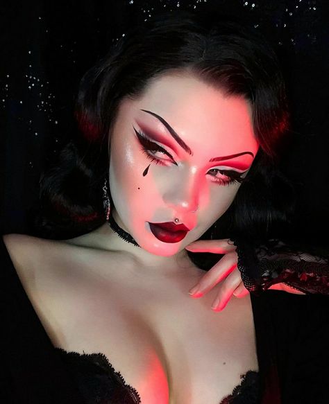 Gothic Fashion Design, Halloween Makeup Ideas For Women, Awesome Halloween Makeup, Cabaret Makeup, Burlesque Makeup, Rouge Makeup, Circus Makeup, Welcome To The Dark Side, Ball Makeup