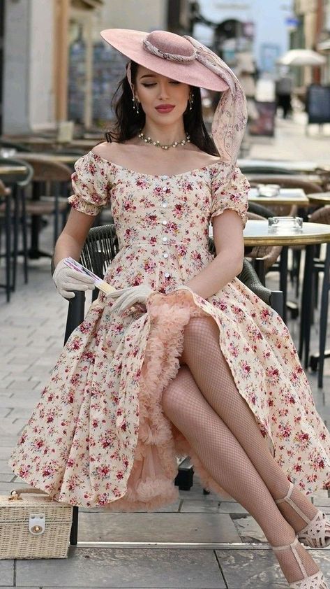 Retro Glamor Outfit, 40s Party Dress, Outfits For High Tea, 40s Aesthetic Fashion, 30s Outfits For Women, High Tea Attire, High Tea Outfits For Women, Tea Party Dress To Impress, Tea Attire