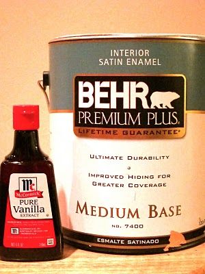 Remembering this when i re-paint my house -- To get rid of paint fumes... add a tablespoon of vanilla extract to a gallon of paint, mix well. It does not effect paint color! And makes the whole room smell like vanilla when you're done! Organize Garage, Smell Like Vanilla, Gallon Of Paint, Astuces Diy, Room Smells, Painting Tips, My New Room, Home Hacks, Household Hacks