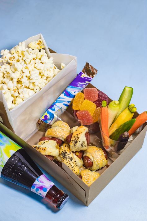 DIY Snack Boxes for Kids and Adults! |Snack Box Ideas and Construction | Bento Box Movie Snack Box Ideas, Kids Party Food Boxes Ideas, Watch Party Snacks, Snack Box Ideas, Party Lunch Boxes, Party Food Boxes, Snack Tables, Party Movie Night, Snack Boxes Healthy