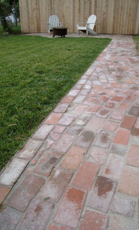 DIY: Make Pathways From Used Brick — Ben Riddering Brick Walkway Diy, Brick Driveway, Brick Pathway, Brick Path, Brick Walkway, Patio Steps, Concrete Walkway, Outdoor Walkway, Front Walkway