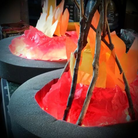 One Craft Short of Crazy: Make a fake fire pit prop using window insulation, portable fan, LED lights, and tissue paper! Diy Fake Fire Pit, Fake Fire Pit, Diy Fake Fire, Fake Campfire, Tent Craft, Halloween Bunco, Fellowship Hall, Fire Fashion, Fake Fire