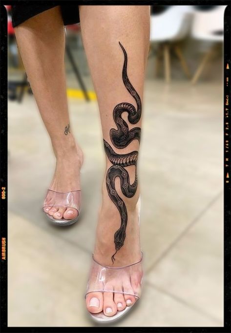 TATTOOS Snake Tattoos For Women, A Snake Tattoo, Tato Ikan Koi, Tato Suku, Tattoo Snake, Tato Paha, Snake Tattoos, Pola Tato, Snake Tattoo Design