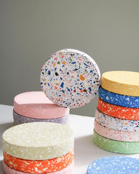 Diy Terrazzo, Colorful Terrazzo, Diy Pottery Painting, Clay Diy Projects, Candle Store, Concrete Art, Handmade Coasters, Diy Pottery, Candle Wax Melts