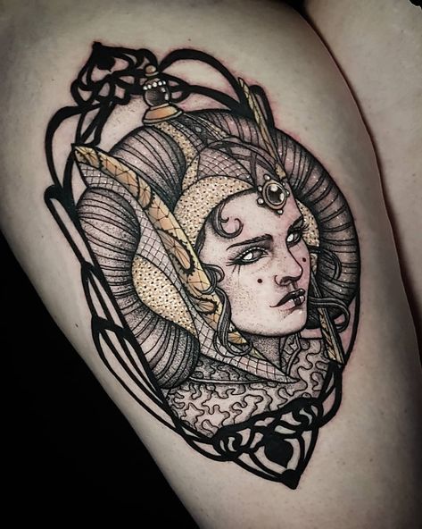 Neo-traditional Star Wars Padme Amidala tattoo by Rocio Todisco, done in Johannesburg at the Black Lodge Neo Traditional Star Wars Tattoo, Padme Amidala Tattoo, Amidala Tattoo, Padme Tattoo, Star Wars Padme Amidala, Fun Drawings, Queen Amidala, Star Wars Padme, Portrait Tattoos