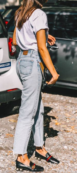 GUCCI Peyton faux-pearl heel leather pumps rolled tee + levis + gucci loafers Style Casual Chic, Stil Boho, Mode Jeans, Milano Fashion Week, Estilo Chic, Looks Street Style, Looks Style, Style Chic, Mode Inspiration