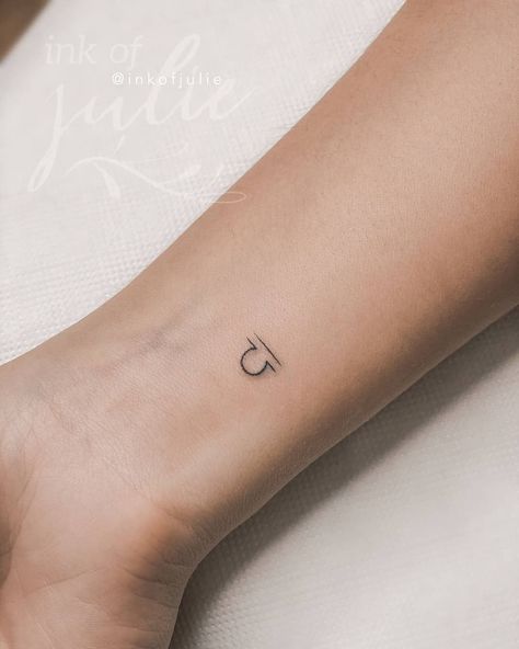 Libra Tattoo Fine Line, Libra Arm Tattoo, Small Libra Tattoo Ideas, Libra Line Tattoo, Libra Tattoo Finger, Simple Libra Tattoos For Women, Libra Tattoo Dainty, Libra Small Tattoo Ideas, Small Libra Tattoo For Women