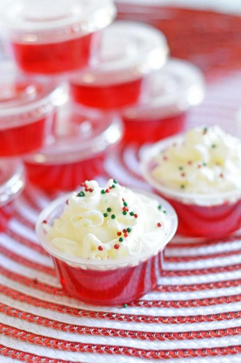 Christmas Vodka Jello Shots! How To Make Jello Shots – EASY & BEST Christmas Shooters Recipe Christmas Jello Shots Vodka, Christmas Jelly Shots, Christmas Tree Jello Shots, Themed Shots, Holiday Jello, Holiday Jello Shots, Chocolate Pudding Shots, Christmas Vodka, Making Jello Shots