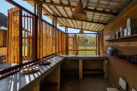 Dirty Kitchen Design, Bahay Kubo, Bamboo House Design, Dirty Kitchen, Building A Kitchen, Outdoor Kitchen Decor, Thai House, Casa Country, Rest House