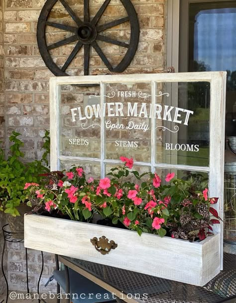 Old Window Crafts, Old Window Decor, Old Window Ideas, Old Window Projects, Repurposed Windows, Fresh Flower Market, Old Window Frame, Window Crafts, Window Projects