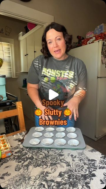 Nicole C. | YOU NEED THESE IN YOUR LIFE 🎃😍 Ingredients: 1 box Halloween oreos, 1 box Pillsbury Halloween cookies, 1 box brownie mix (prepare as box... | Instagram Halloween Brownies With Oreos, Halloween Oreo Brownies, Pillsbury Halloween Cookies, Pillsbury Cookies, Halloween Brownies, Halloween Oreos, Spooky Snacks, Cookie Brownie Recipe, Box Brownies