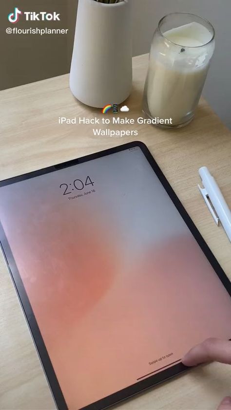 iPad hacks to make gradient wallpapers @flourishplanner 📱 [Video] in 2022 | Cool wallpapers for ipad, Ipad hacks, Ipad tutorials Homescreen Setup Ideas, Wallpapers For Ipad, Gradient Wallpapers, Homescreen Setup, Ipad Organizer, Ipad Tips, Ipad Essentials, Ipad Hacks, Ipad Tutorials